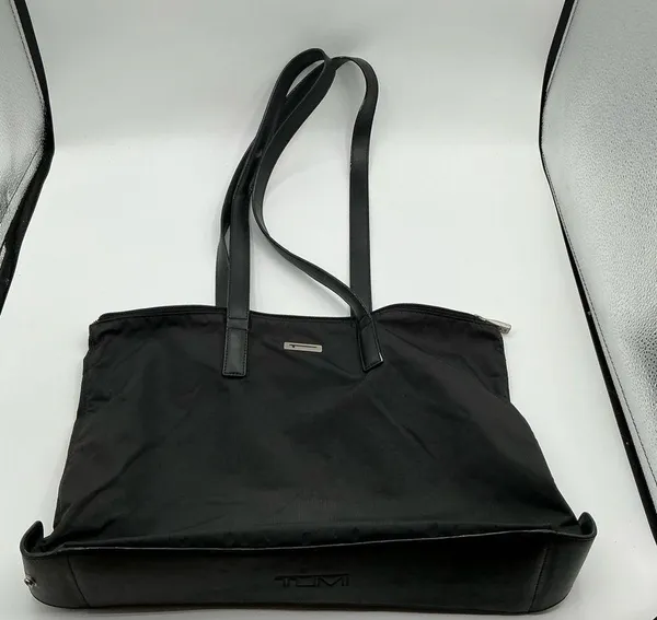 A Very Rare Beautiful Vintage Foldable Nylon Tumi Travel Tote Bag - Image 7