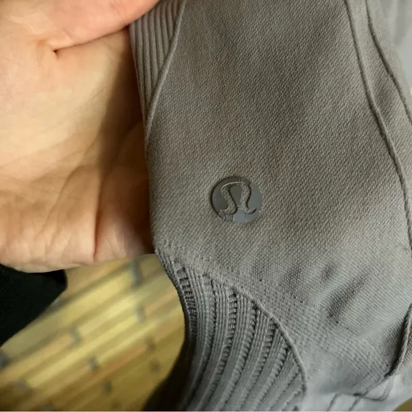 Lululemon Taryn Toomey Awakening Cropped Leggings Women Lavender Size 6 - Image 4