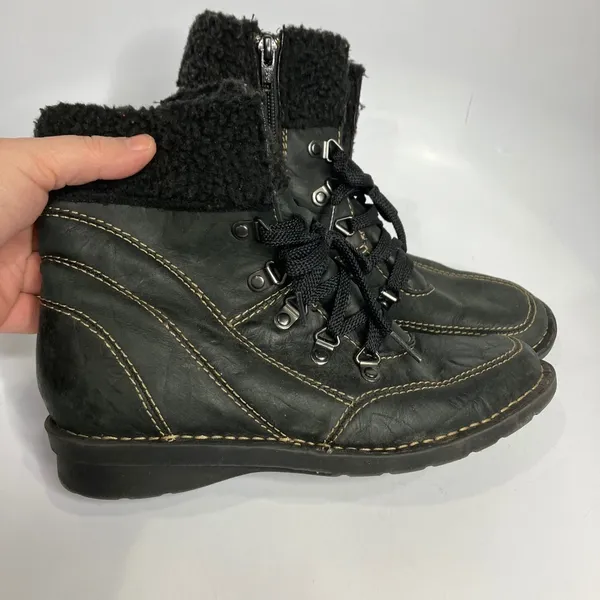 Clarks Nikki Imperial lace up boots Black leather woman's size 8 faux‎ fur - Image 2