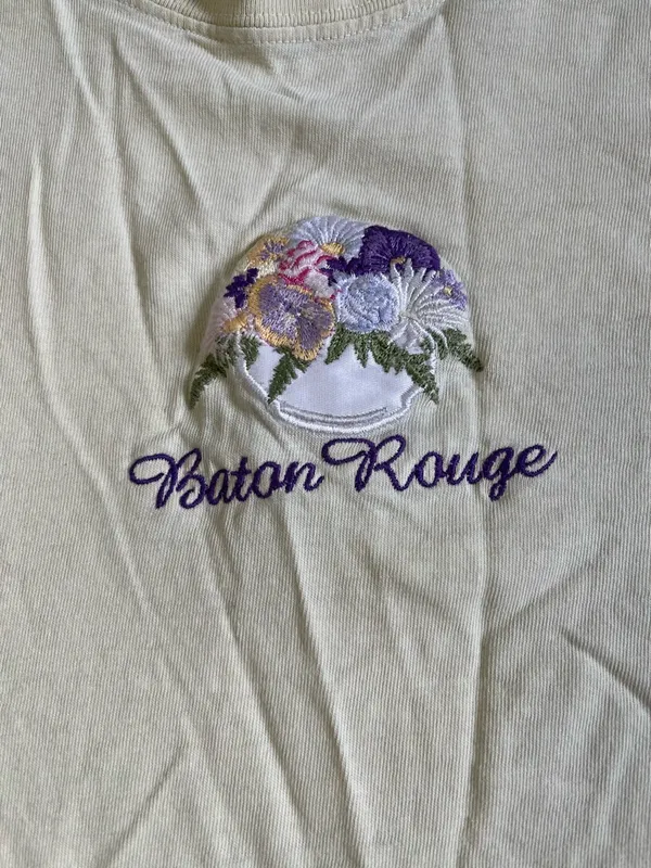 Butter yellow embroidered tee Size M - Image 2