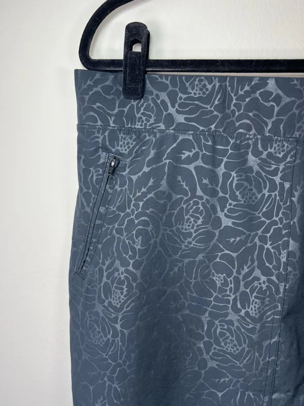 Orvis Travel Skort Skirt Black Rose Embossed Pockets Stretch Athleisure Golf Lg - Image 3