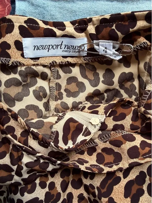 Vintage Newport News Leopard Print Skort Size 4 Y2K - Image 4