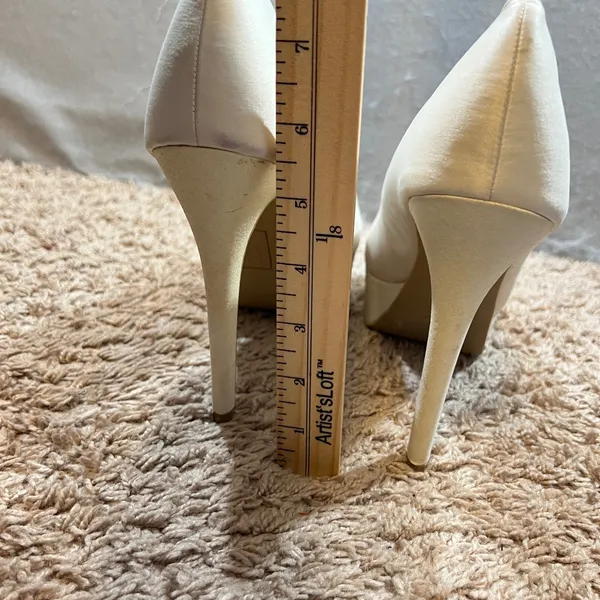 1043 | Unforgettable Moments I-Do‎ Peep Toe Satin Platform Pump Ivory Womens 9 - Image 4