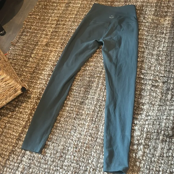 Beyond Yoga Green High Waisted Yoga Leggings - Image 8