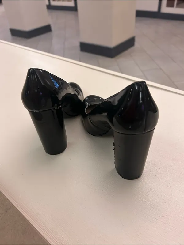 Nine West Classic Black Patent High Heel Pumps 7.5 M - Image 9