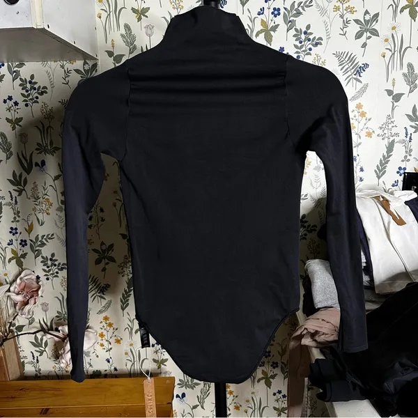 Essential Mockneck Long Sleeve Bodysuit Onyx Nwt Size S/M - Image 5