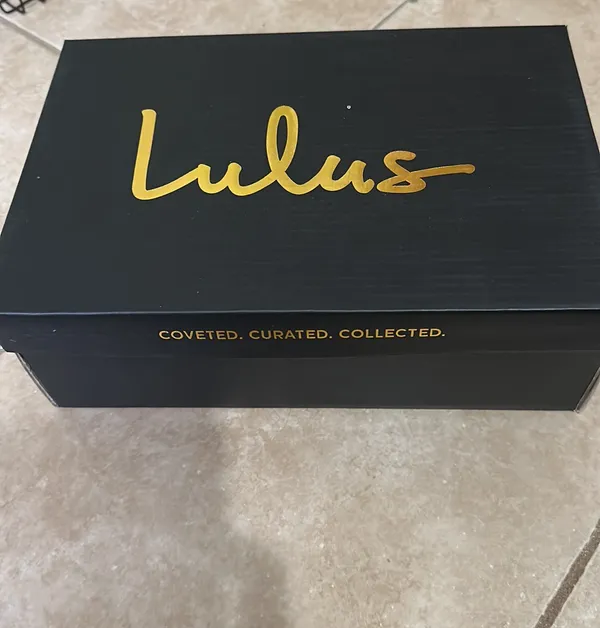 Lulu’s White Pumps - Image 5