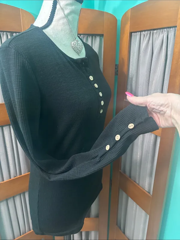 Amazon Women's Black Long-Sleeve Henley Top with Button Placket - Image 7