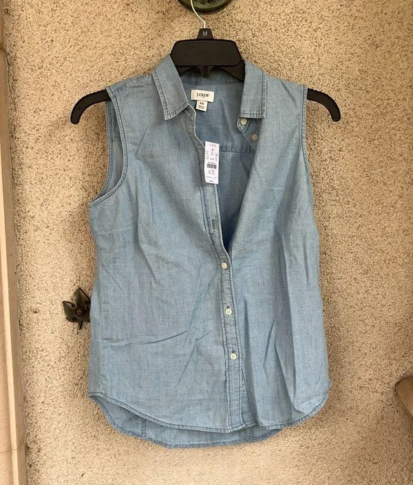 J. Crew Factory Chambray button-up shirt in signature fit - Image 4