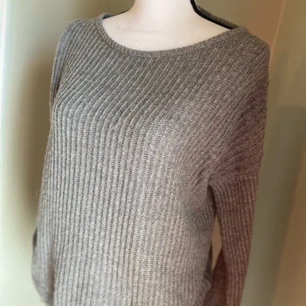 BRANDY MELVILLE‎ GRAY KNIT SWEATER - Image 4