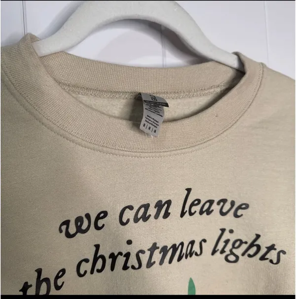 Gildan Retro Christmas Sweatshirt “Christmas lights up til January” Taylor Swift - Image 5