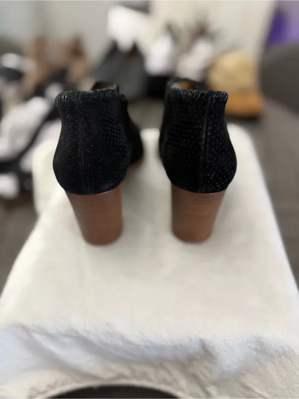 Size 8 M Jack Rogers Maya Black Suede Open-Toe Ankle Booties with Block Heel - Image 3