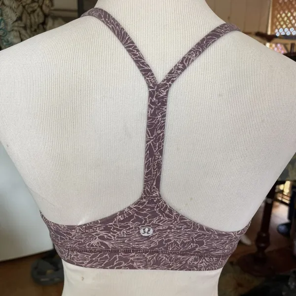 Lululemon size 12 in EUC No pads and no rip tag - Image 2