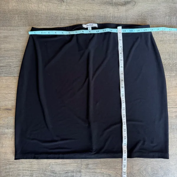 Sympli Black Jersey Knit‎ Mini Skirt Womens Size 16 Made in Canada Stretch Basic - Image 4