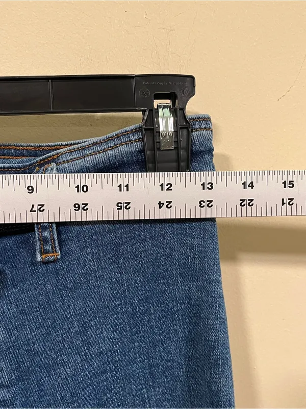 Zara marine wide jeans feature light indigo wash and a raw, cropped hem SZ6 EUC - Image 3