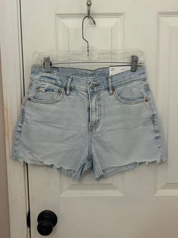 NWT!! American Eagle Super High Rise Relaxed Strigid Distressed Short - Image 2