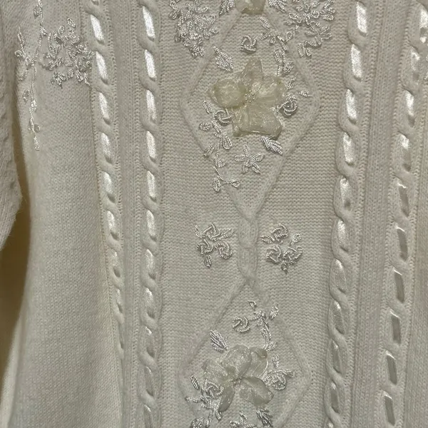 Koret Petites Women's Soft White Pull Over Sweater Size‎ S - Image 3