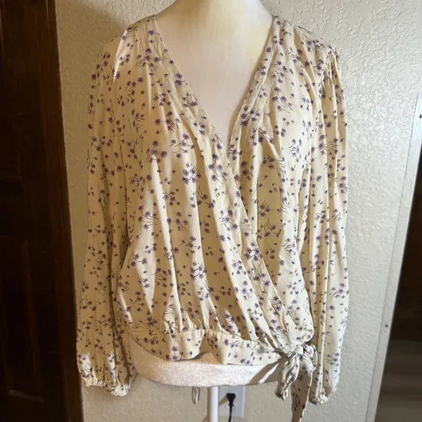 American Eagle Wrap Top Womens XL Cream Purple Floral Long Sleeve Viscose Blouse - Image 3