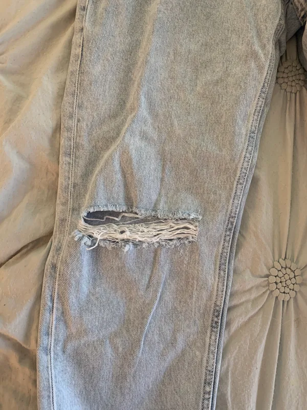 H&M Boyfriend Ripped Jeans - Image 3