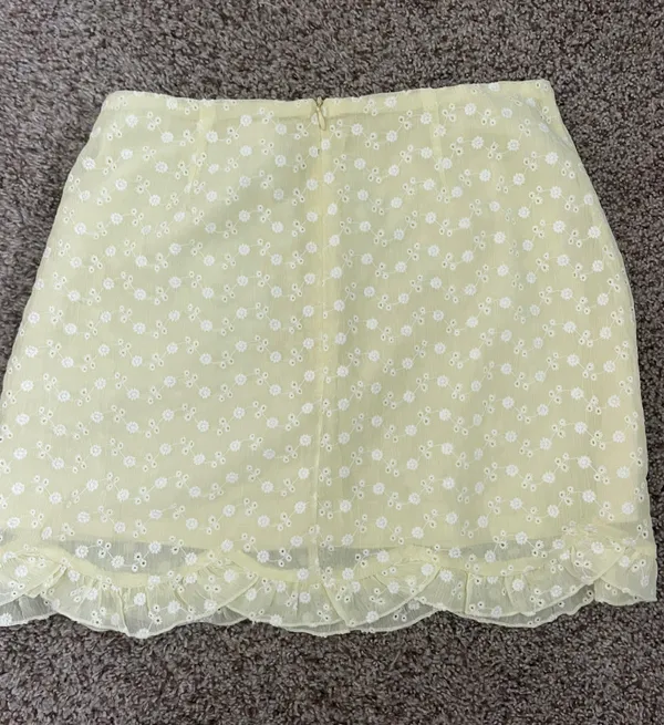Baby yellow Altar’d state skirt size medium cute white floral design - Image 3