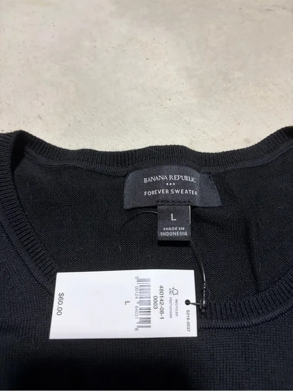 Banana republic NWT forever Classic Black Crewneck Sweater large MSRP$60 - Image 4