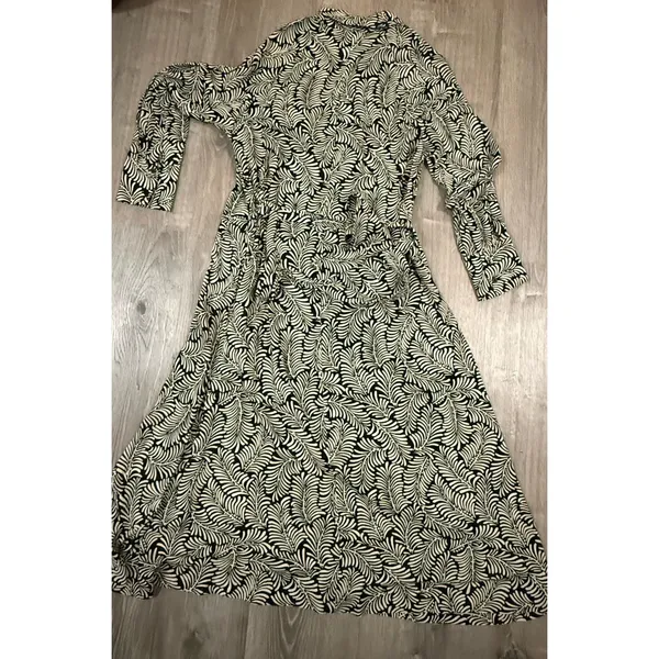 H&M Maxi Shirt Dress Women's M Beige Black 100% Viscose Belted Long Sleeve - Image 4