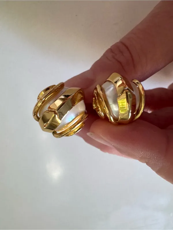 Lele Sadoughi Snail Hoop Earring in Pearl - Image 7