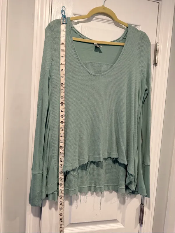 Free People We The Free Size XS Thermal Knit Top Sage Green Raw Hem Long Sleeve - Image 7