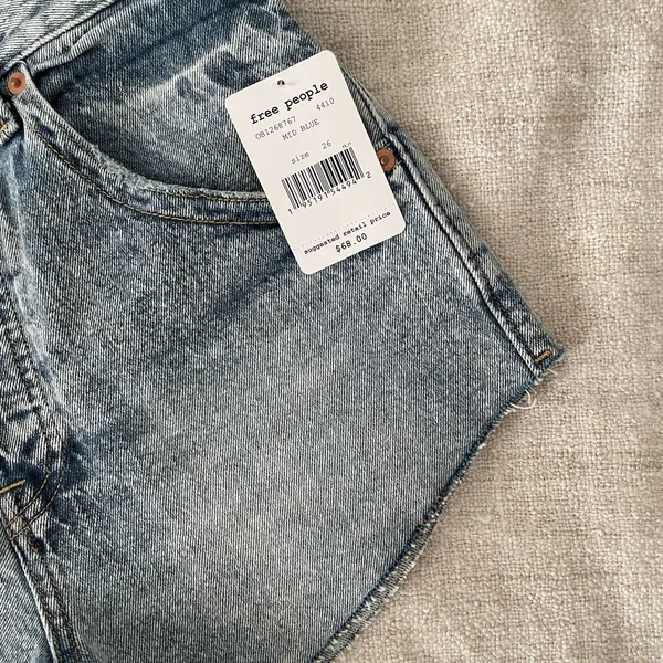 Free people high waisted mid blue raw hem shorts NWT size 26 - Image 4