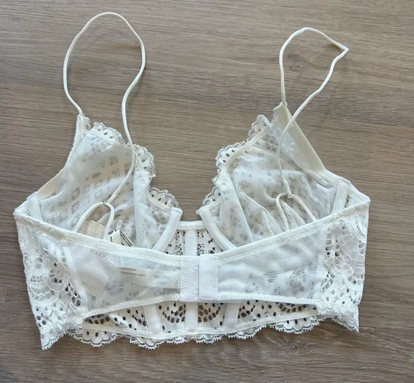 Underwire Lacey Bra - Image 3