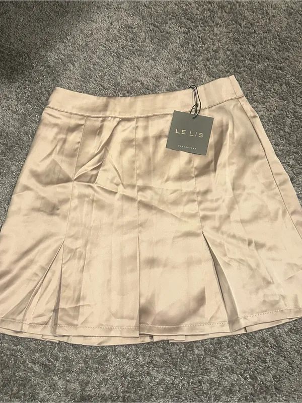 Le Lis Beige Pleated Mini Skirt - Image 4