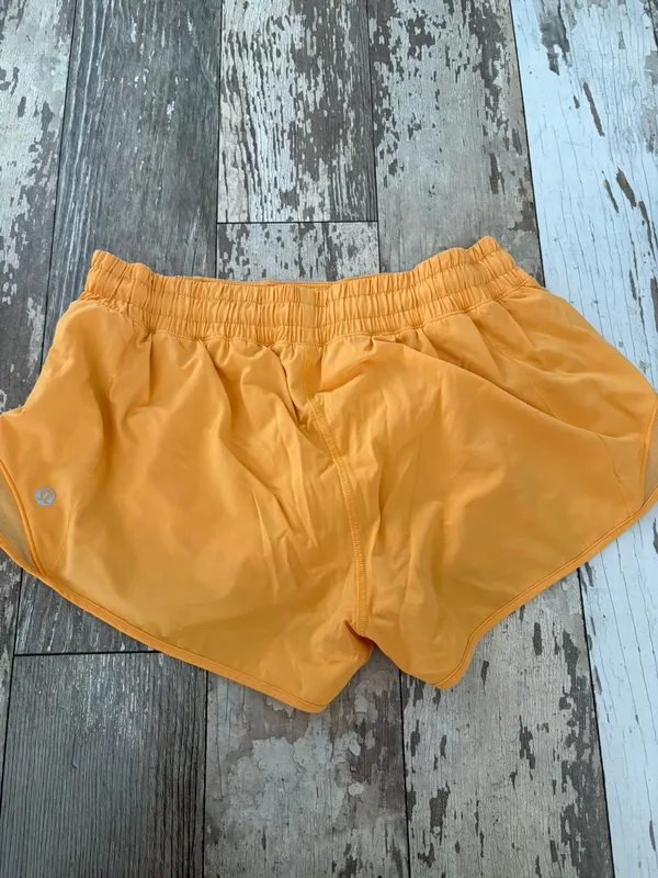 Lululemon Hotty Hot 2.5" Low-Rise Shorts orange - Image 2