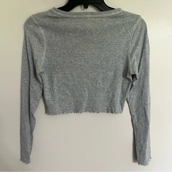 Playboy by PacSun Women's Medium Gray‎ Crop Top Long Sleeve Lettuce Hem - Image 9