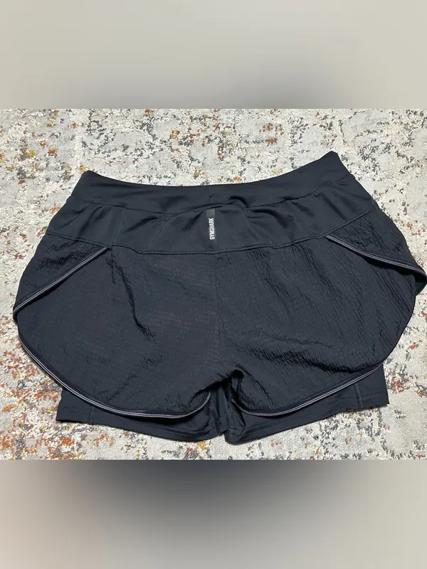 Gymshark Speed 2 In 1 Shorts size Small - Image 4