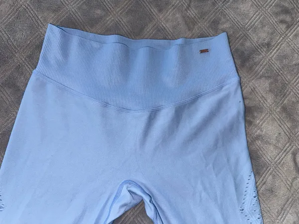 PINK Victoria Secret seamless leggings and top set perforated, light blue - Image 11