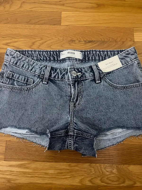Hollister Jean Shorts Low-Rise Short - Image 2