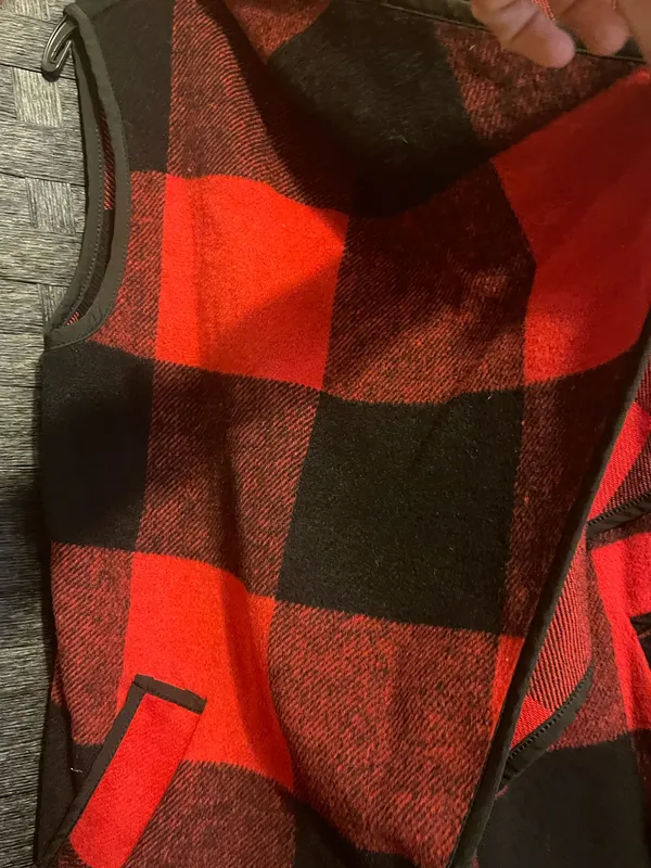 Super Cute Black and Red Buffalo Check Sleeveless Open Front Vest Size Medium - Image 7