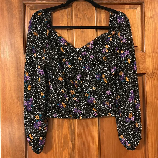 ASTR Black floral Blouse, Medium - Image 4