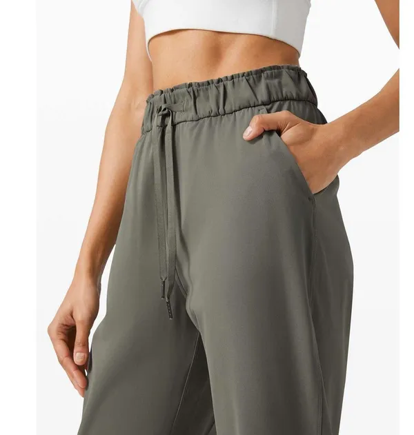 Lululemon Keep Moving Pant in Grey Sage Sz 8 - Image 5