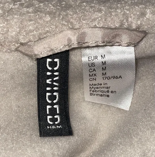 Divided Cropped Teddy Jacket - Image 10