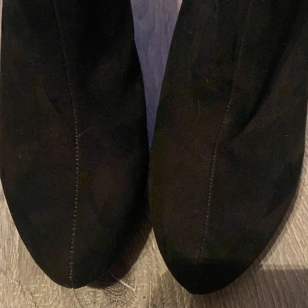 Mari A zip up ankle heel suede bootie - Black. Size 8 NWOB - Image 3