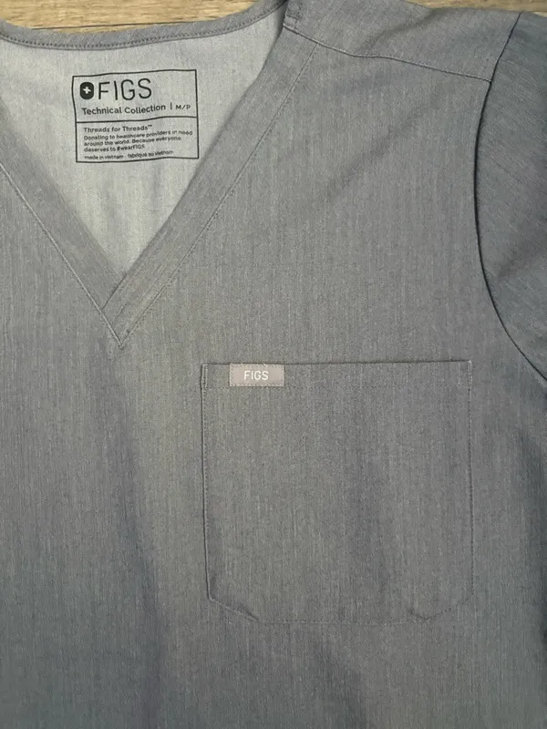 Figs Caterina One Pocket Scrub Top in Graphite Sz M / P - Image 4