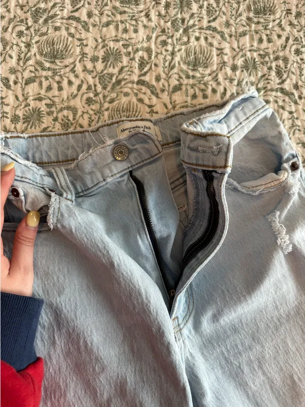 Abercrombie Jeans - Image 3