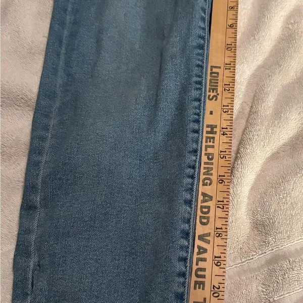 Signature by Levi Strauss Boyfriend Jeans Women’s Size 8 W29 Light Wash Denim - Image 4
