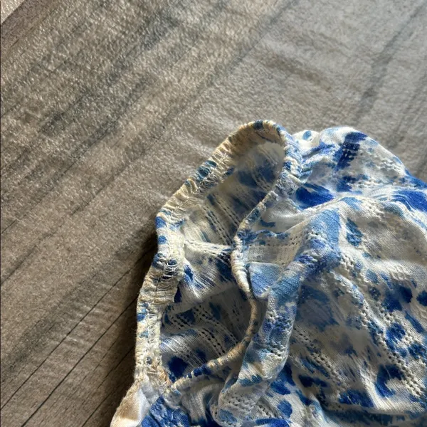 Olivaceous Blue and White Floral Blouse - Image 5
