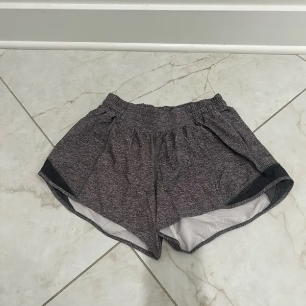 Lululemon Heather Gray Hotty Hot Shorts Size 6 US - Image 2