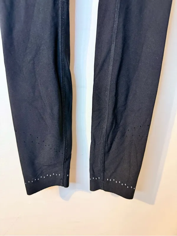Lululemon Black High Rise Leggings Size 4 27” Inseam Zip Pocket - Image 4