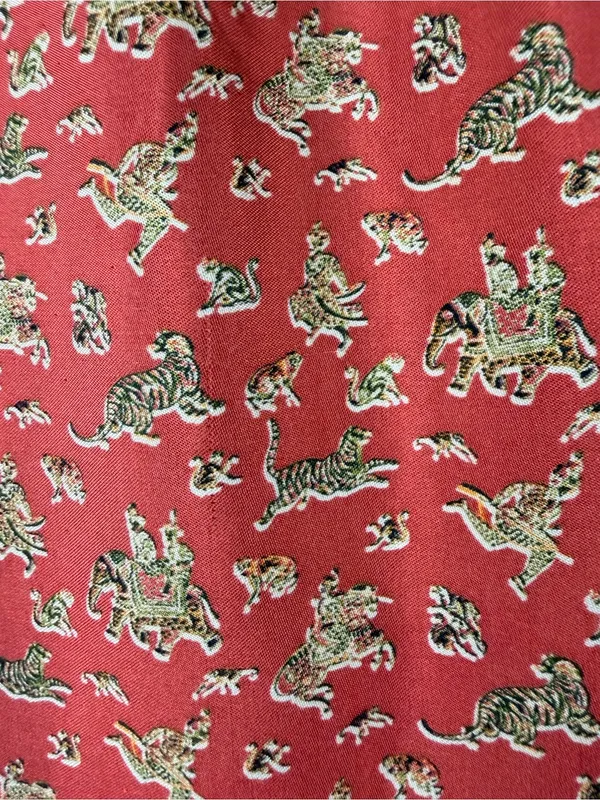 Vintage Harold’s 90s Asian motif elephants lions red silk blend skirt size 2 - Image 3