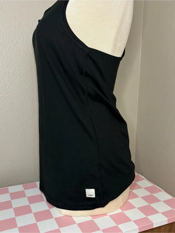 Vuori racer back tank top outdoor athletic workout casual black quiet luxury - Image 4