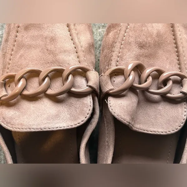 Steve Madden Beige Famed Suede Leather Slip On Loafer Chain Accents - Image 9